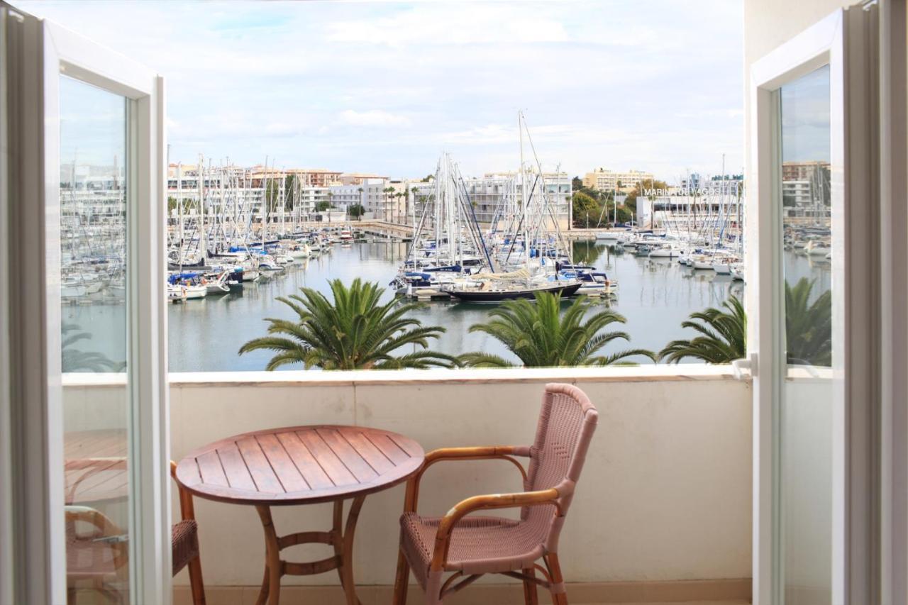 Lagos Main Avenue Studio With Marina View Balcony Exterior photo
