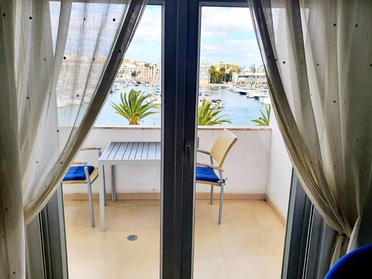 Lagos Main Avenue Studio With Marina View Balcony Exterior photo