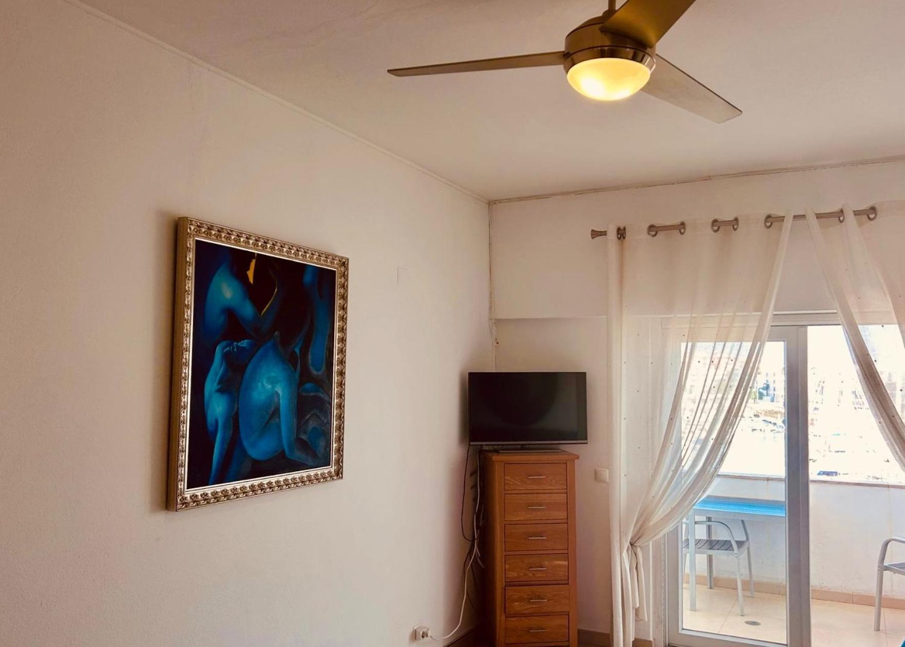 Lagos Main Avenue Studio With Marina View Balcony Exterior photo