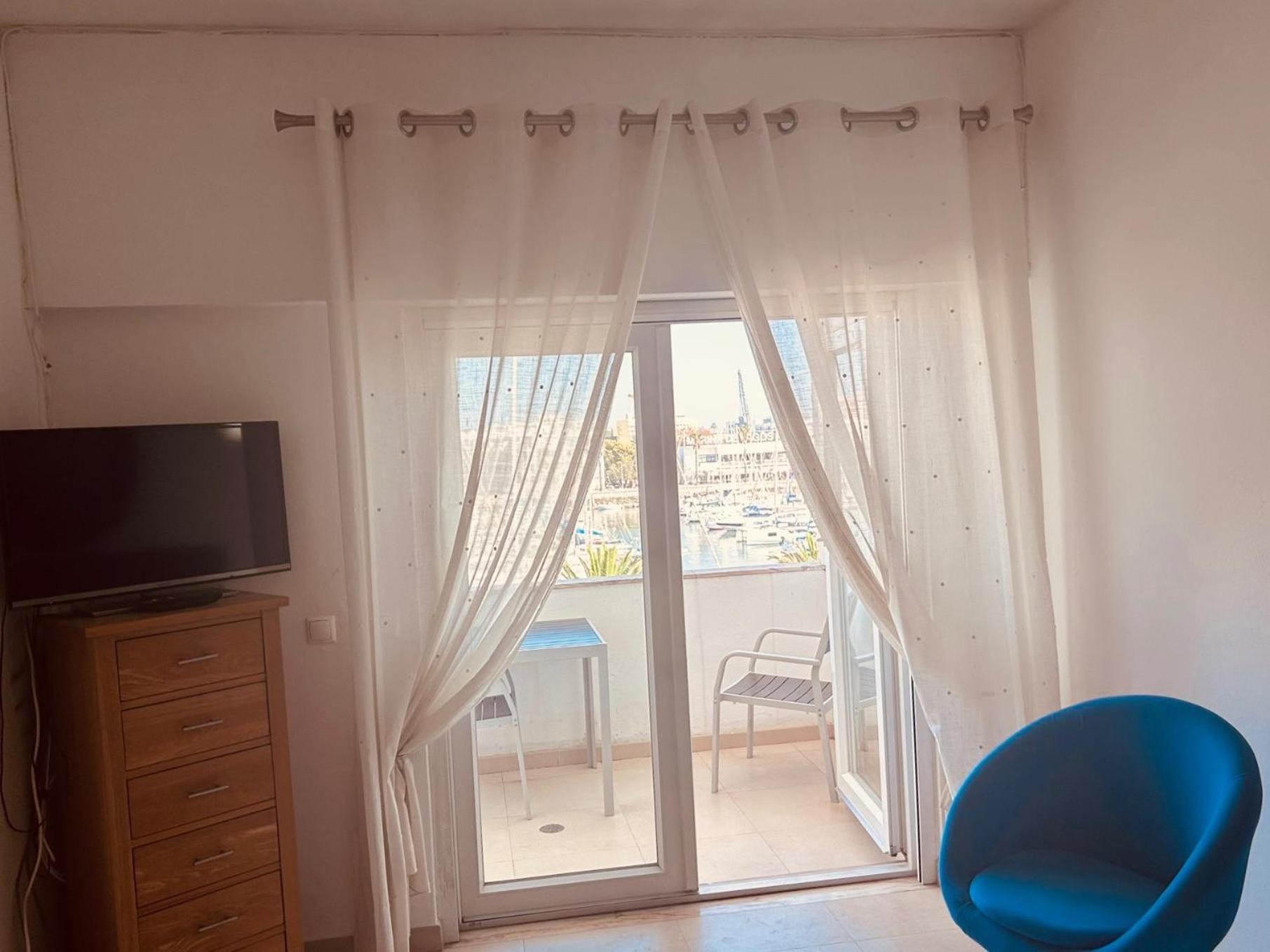 Lagos Main Avenue Studio With Marina View Balcony Exterior photo